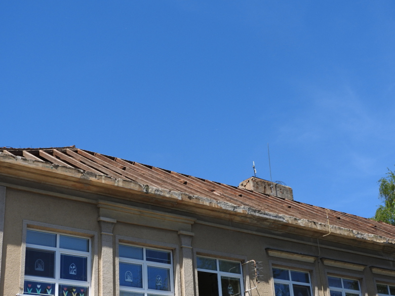 Aktuality / Obnova havarijného stavu strechy ZŠ - Az alapiskola 