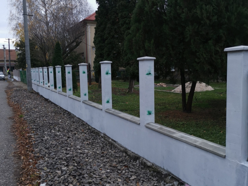 Aktuality / Modernizácia plotu ZŠ - A Baross Gábor Alapiskola ke