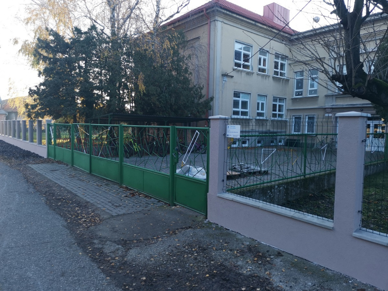 Aktuality / Modernizácia plotu ZŠ - A Baross Gábor Alapiskola ke