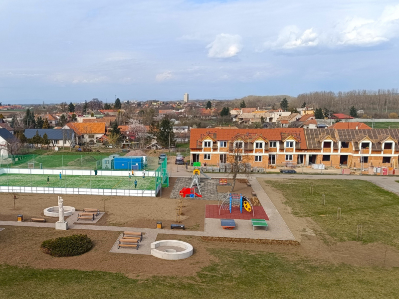 Aktuality / Novostavba obecných nájomných bytov v obci Čata - Új